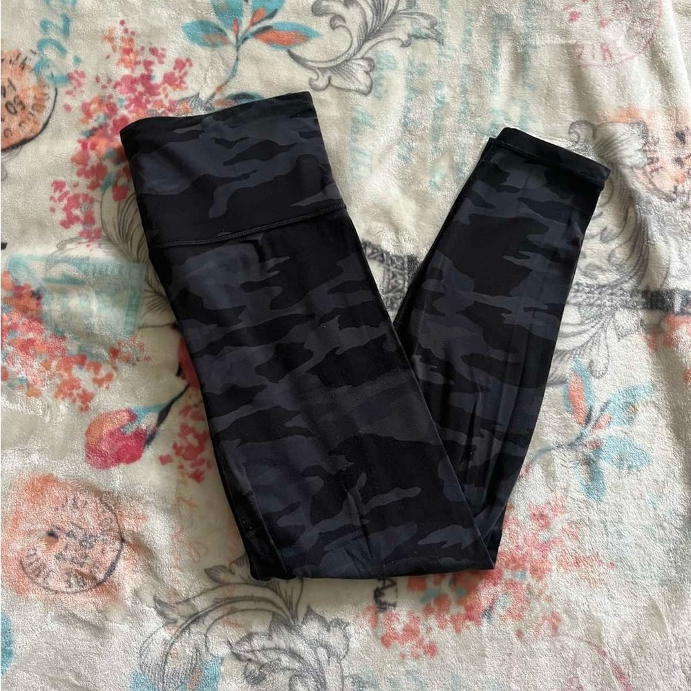 Super cute Athleta Camo leggings.